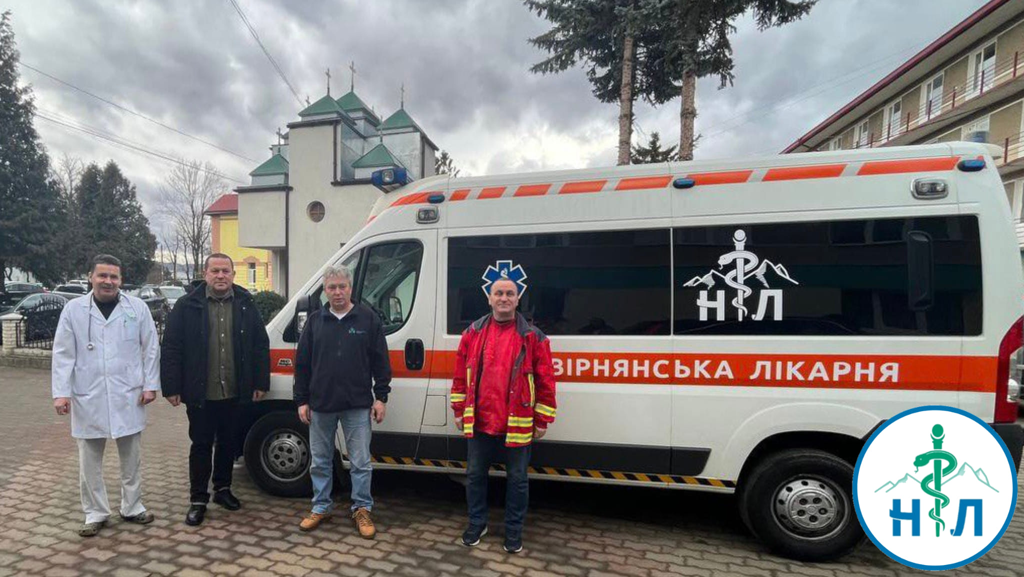 Волонтери з Італії подарували "швидку" Надвірнянській лікарні