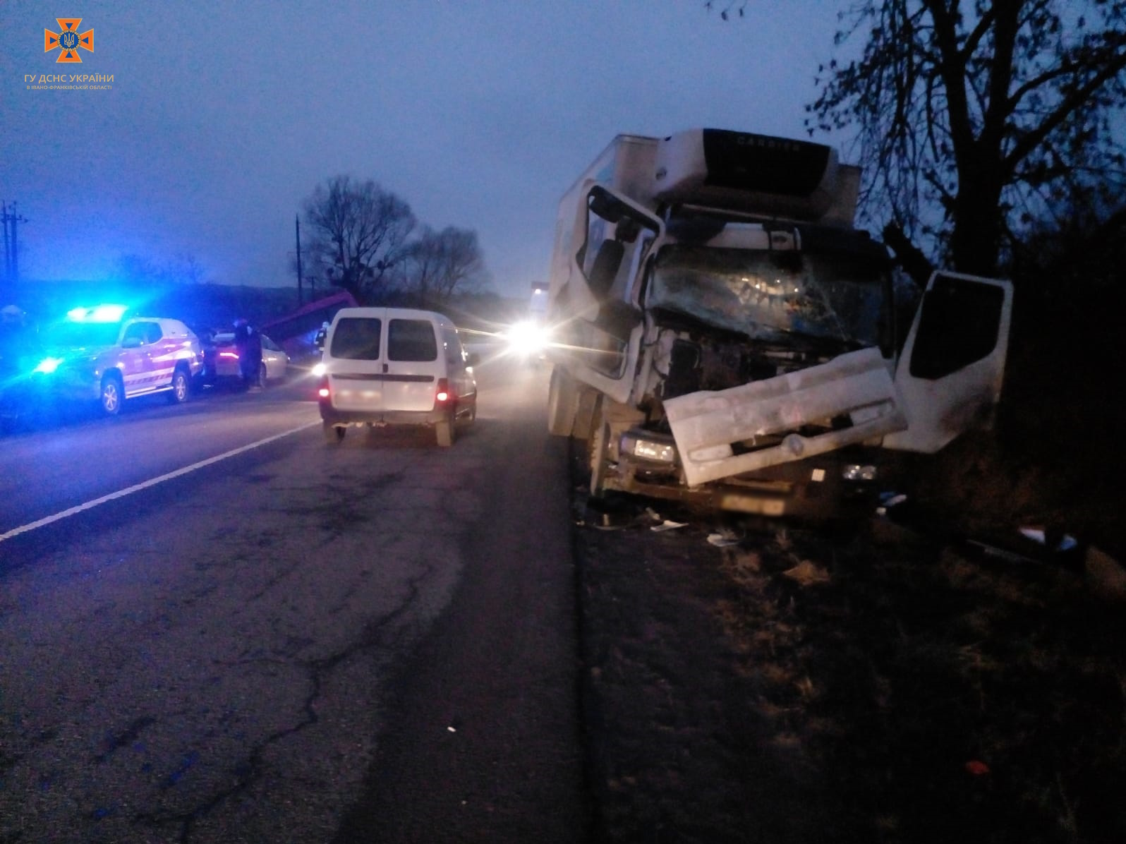 На Рогатинщині зіткнулися вантажівка та рейсовий автобус, є постраждалі
