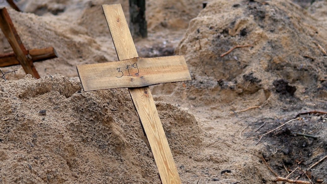 Поліція ексгумувала понад тисячу тіл з місць масових поховань на деокупованих територіях