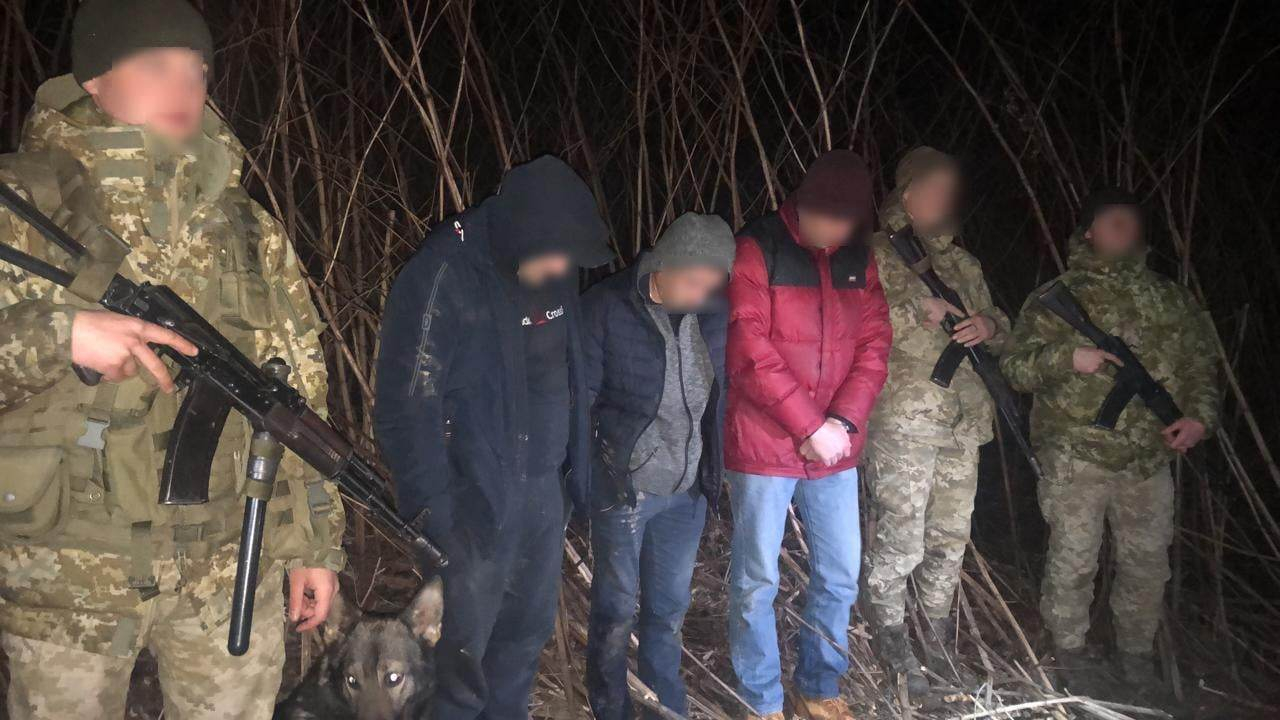 Двоє прикарпатців намагалась незаконно перетнути кордон