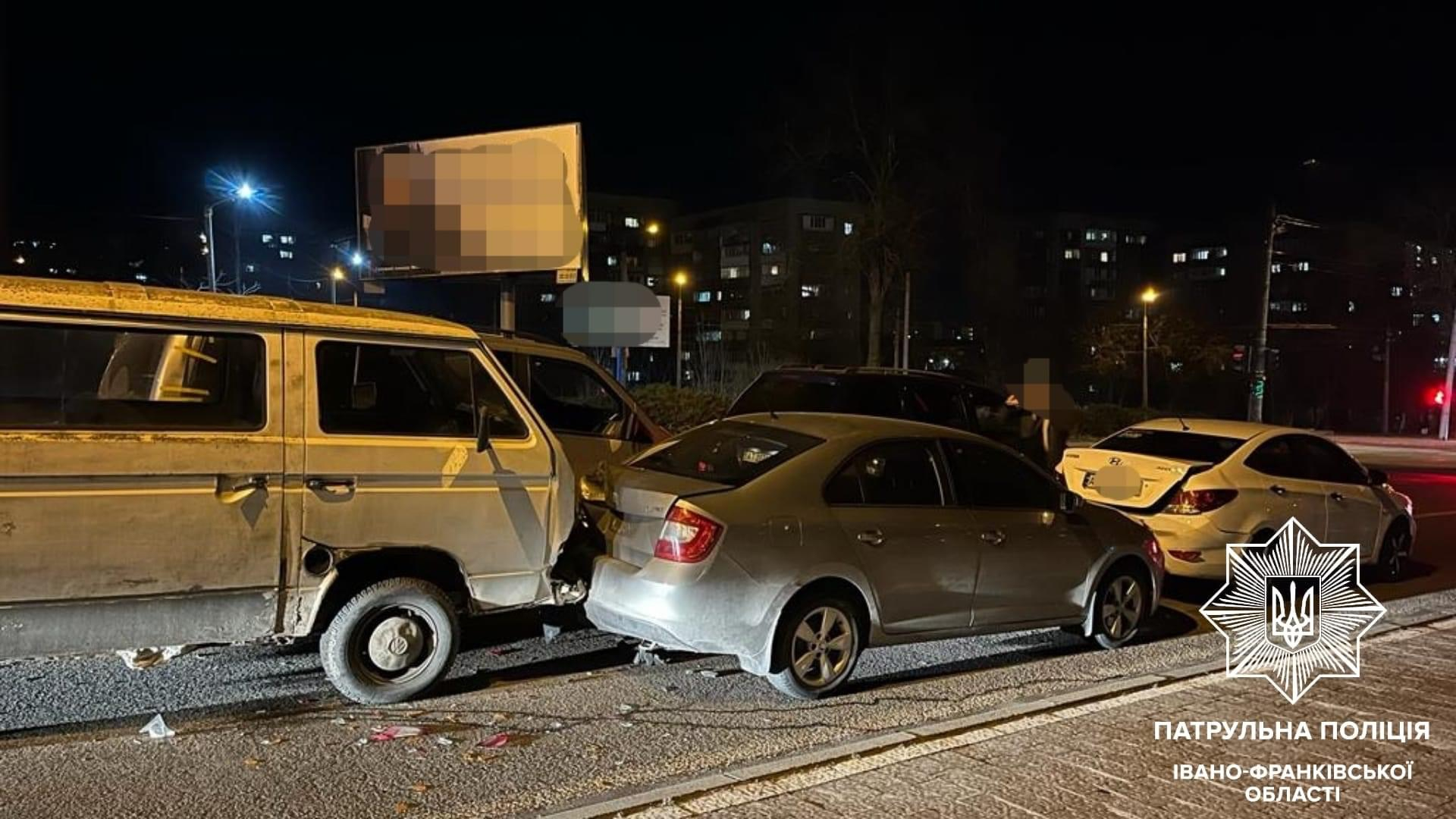 Неподалік Івано-Франківська трапилась ДТП за участю п'ятьох авто (ФОТО)