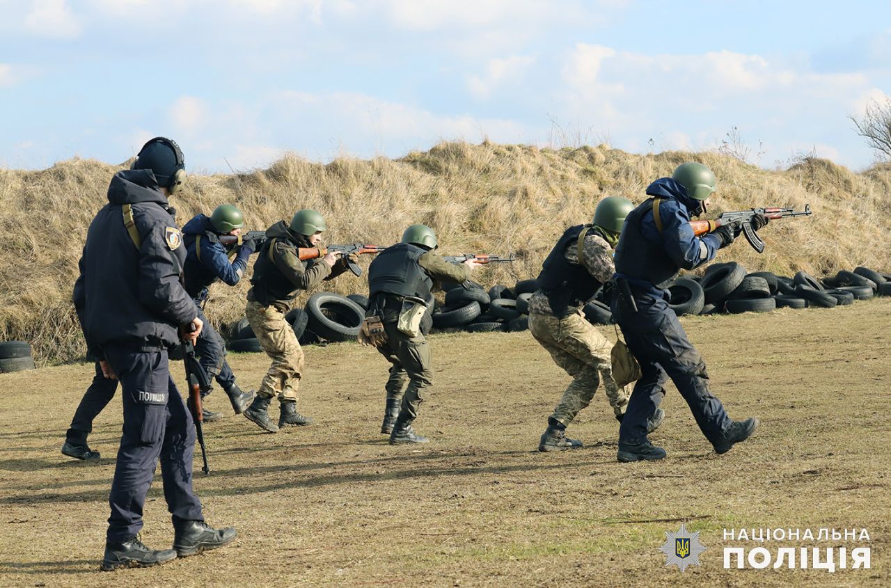 На Прикарпатті боєць з Луганщини готує добровольців бригади «Лють» до штурмових дій (ВІДЕО)