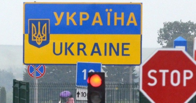 Під виглядом "волонтерів" за кордон втекли 26 прикарпатців