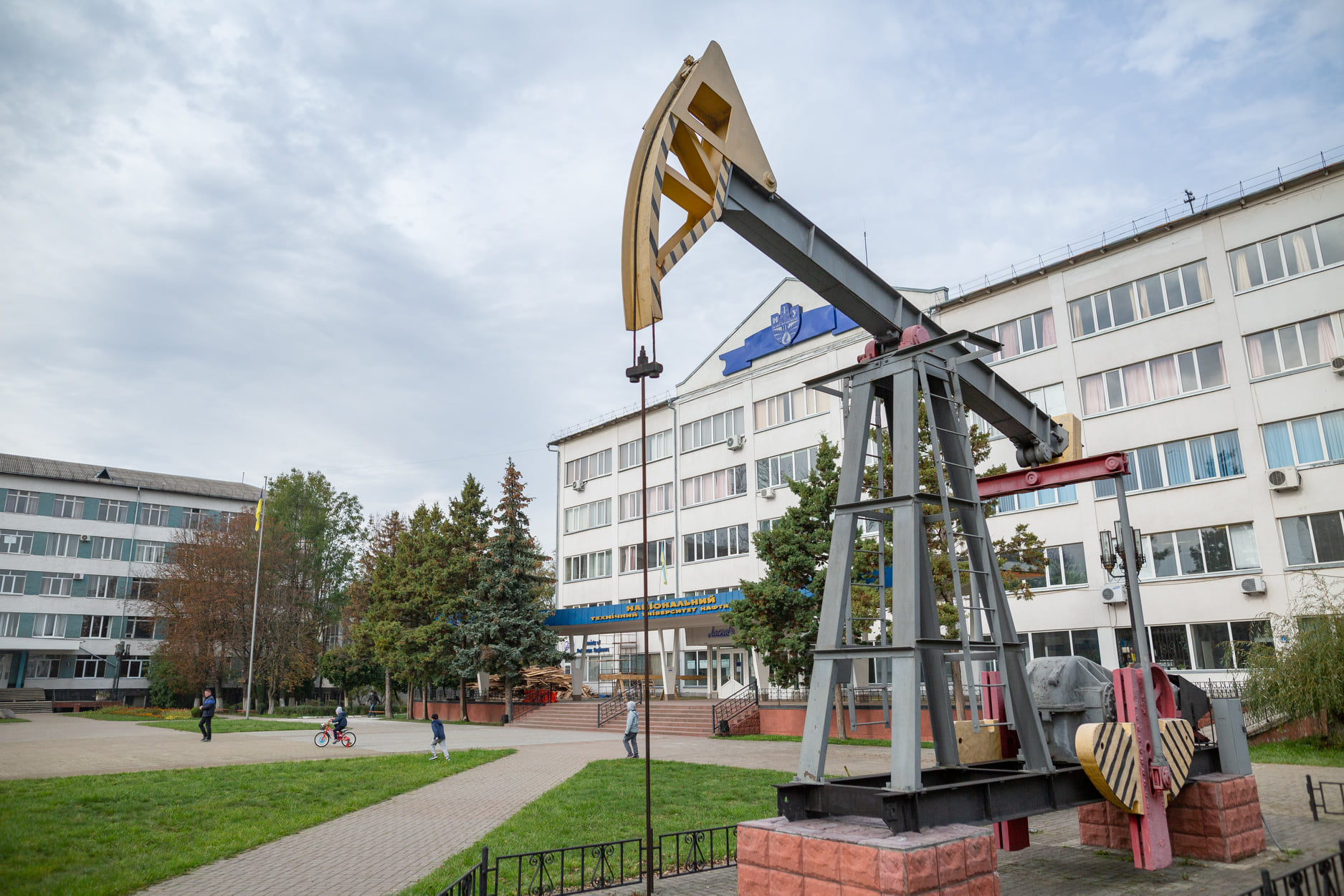 Як українські університети заробляють на війні