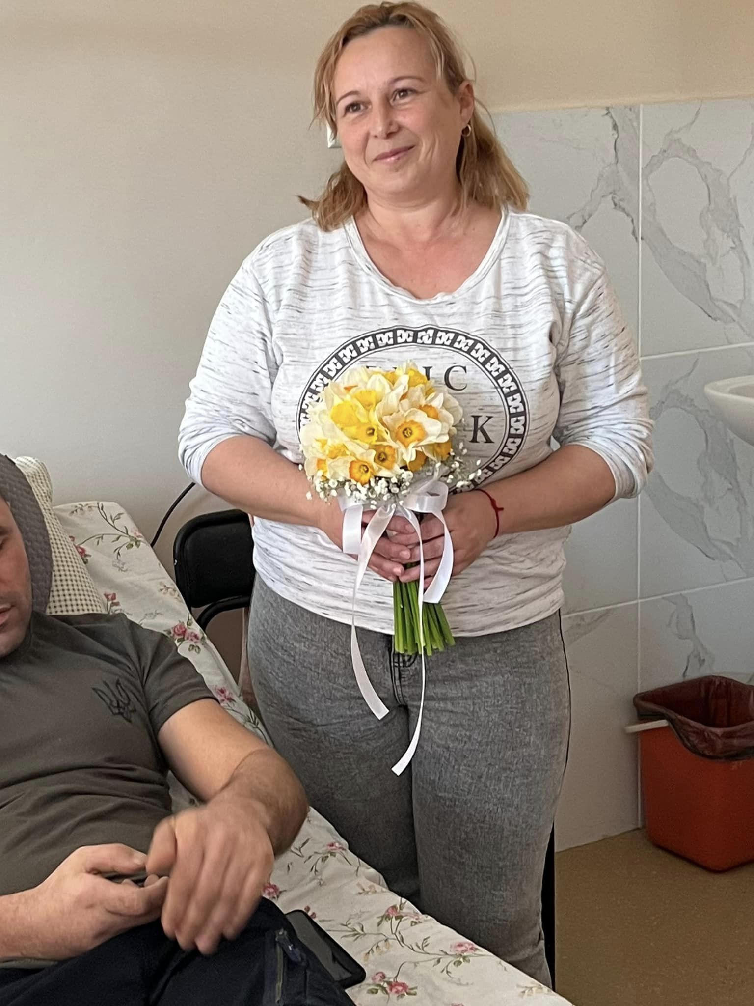 У Калуській лікарні поранений захисник одружився з коханою