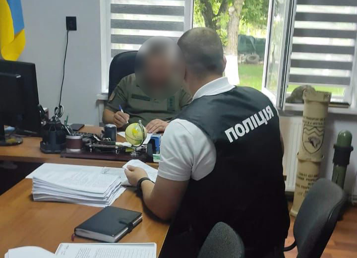 Керівник районного ТЦК Прикарпаття прийняв на роботу дружину
