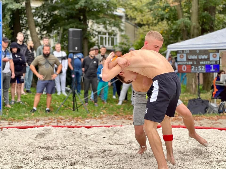 В Івано-Франківську відбувся перший турнір з пляжної боротьби