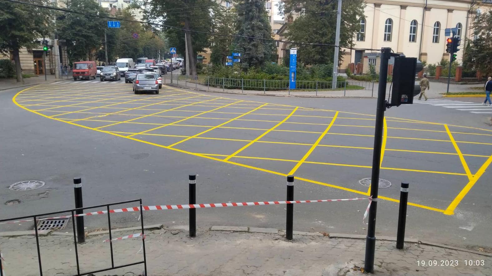 У Франківську на складному перехресті з’явилася нова розмітка