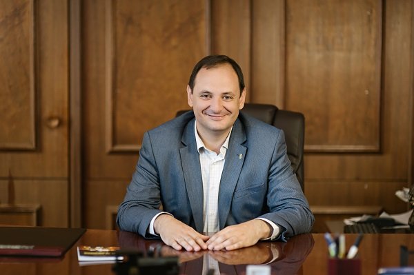 Стало відомо, за скільки мер Івано-Франківська продав своє крісло