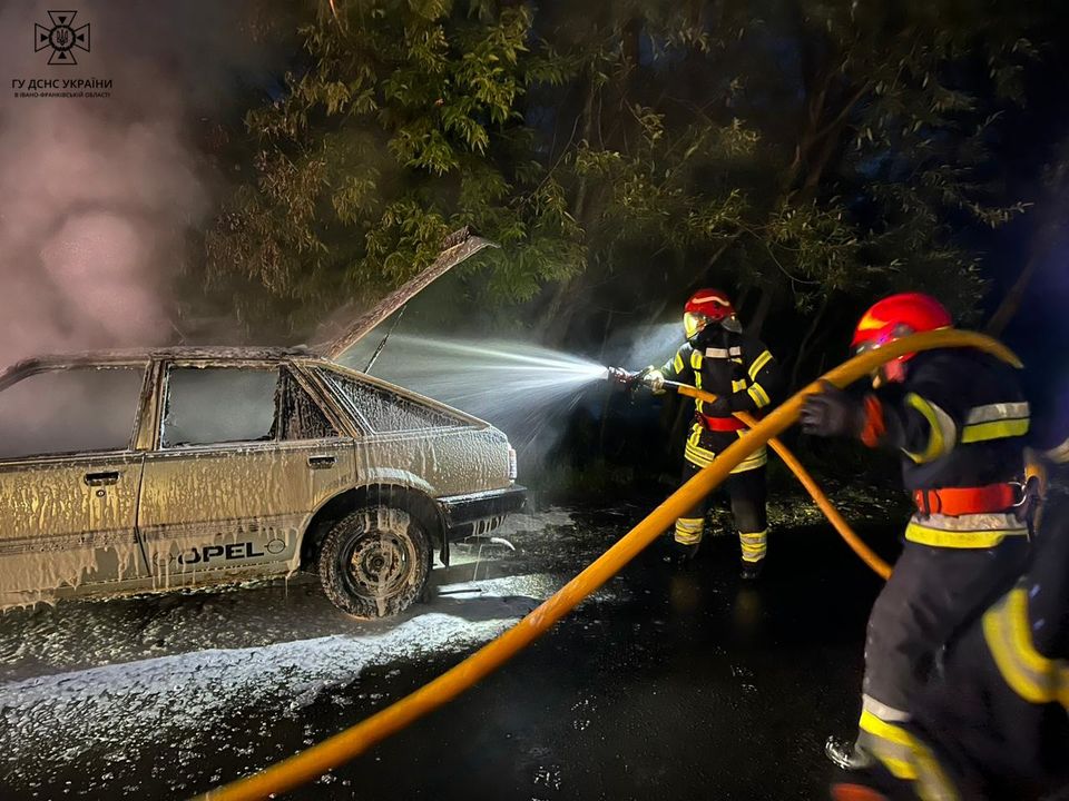 У Верховині горіла машина