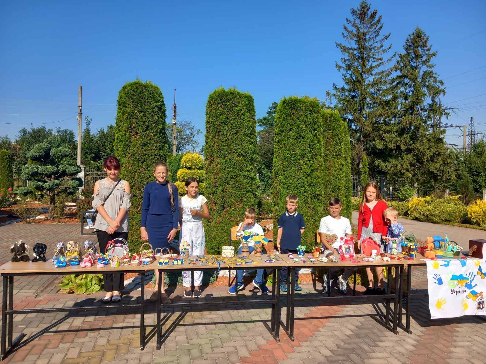 При Калуському храмі провели благодійний ярмарок на підтримку ЗСУ