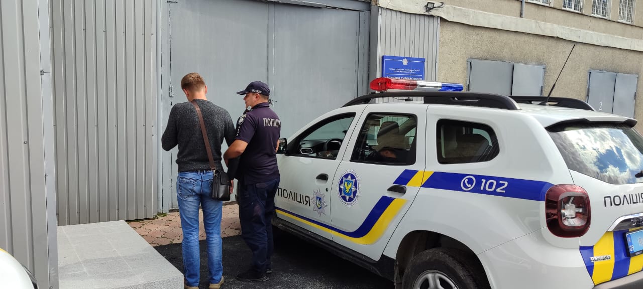 У Коломиї затримали зловмисника, який викрав барсетку з цінними речами