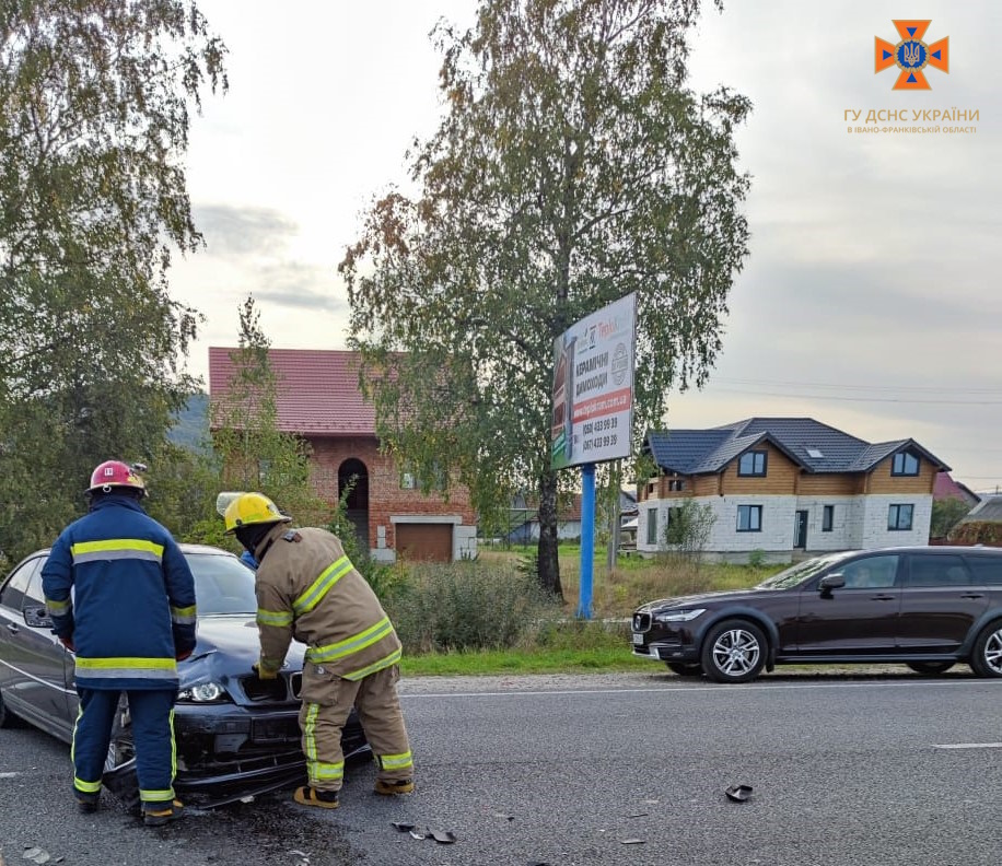 Рятувальники успішно ліквідували наслідки двох ДТП минулої доби