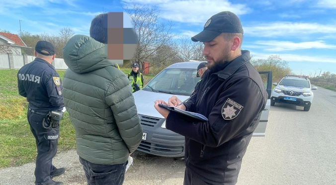 Коломийські поліцейські виявили наркотики у водія автомобіля