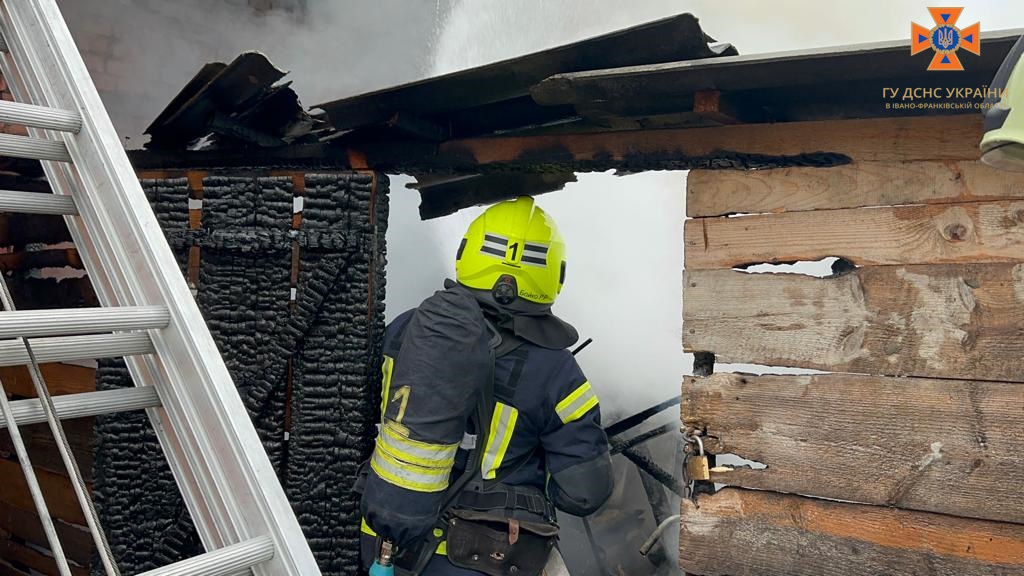 У селі Тисменичани горів житловий будинок