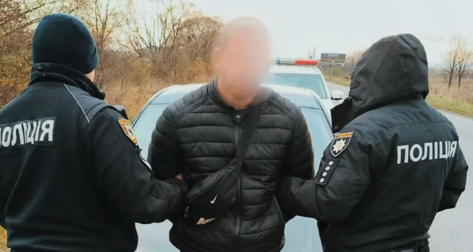 На Прикарпатті затримали зловмисника, який напав на АЗС
