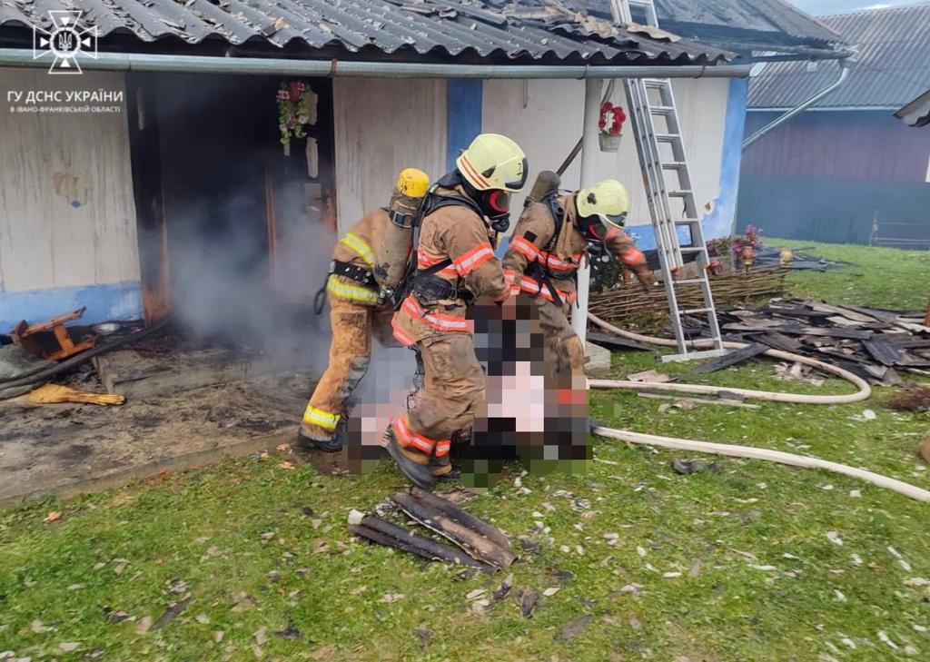 Під час гасіння пожежі рятувальники виявили тіло чоловіка