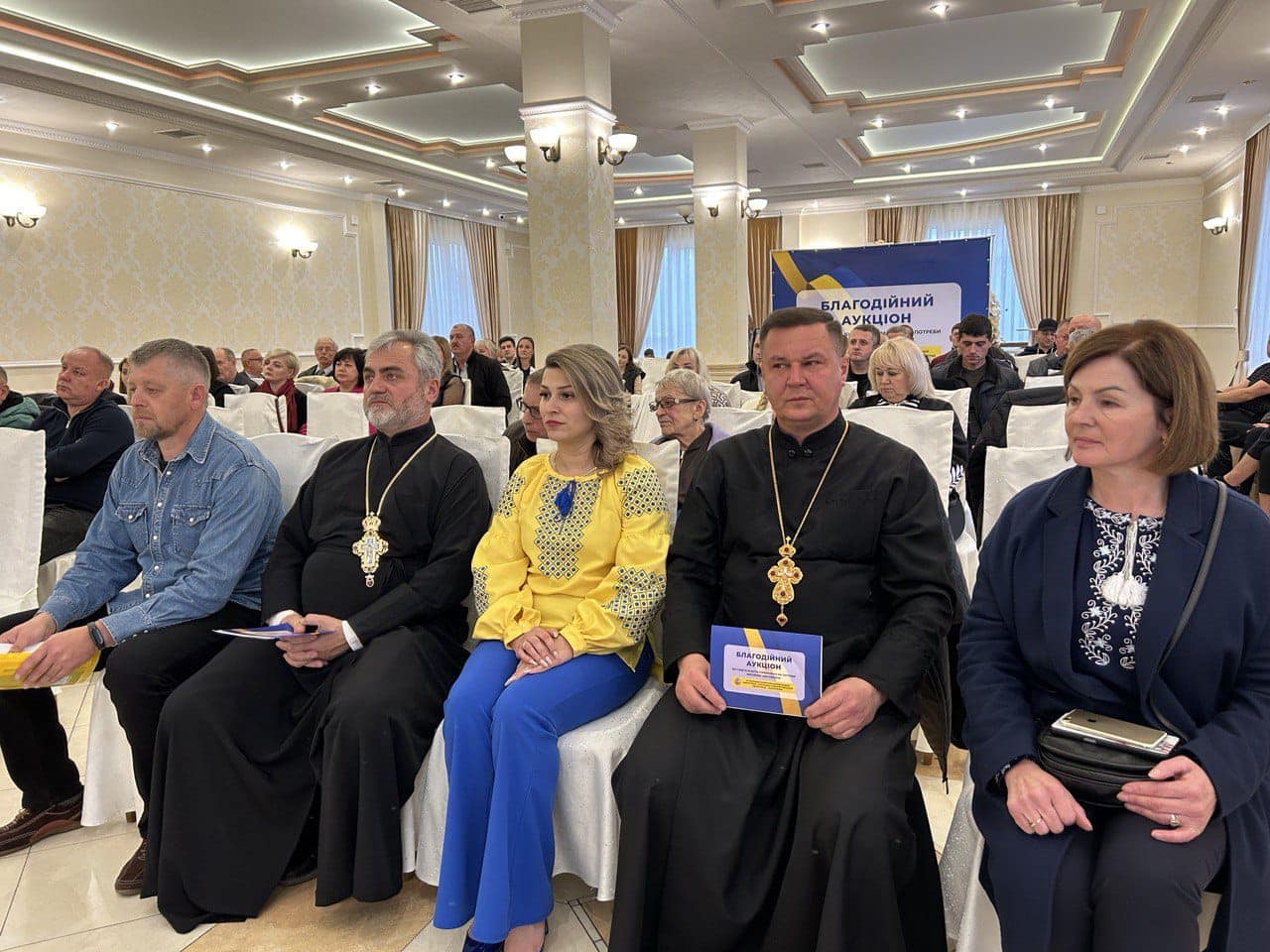 У Косові зібрали майже 700 000 гривень на благодійному аукціоні для підтримки ЗСУ