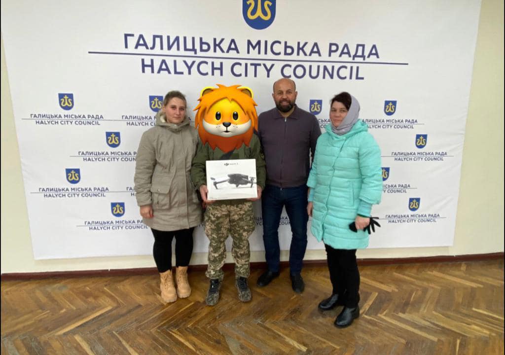 З Галича для бійців передали дрон Mavic