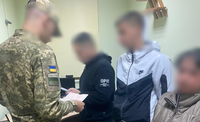 До Польщі не випустили 20-річного прикарпатця, який одружився з родичкою