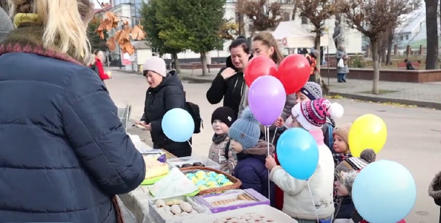 У Коломиї відбувся благодійний солодкий ярмарок (ВІДЕО)
