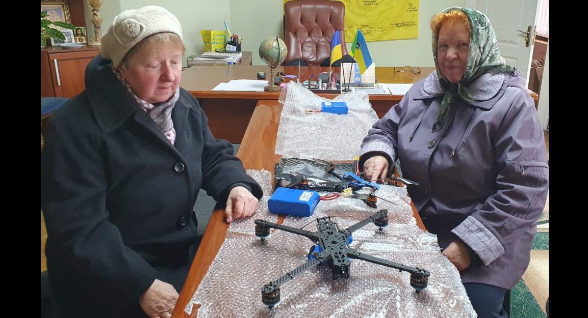 Дві пенсіонерки з Прикарпаття придбали дрони-камікадзе для ЗСУ