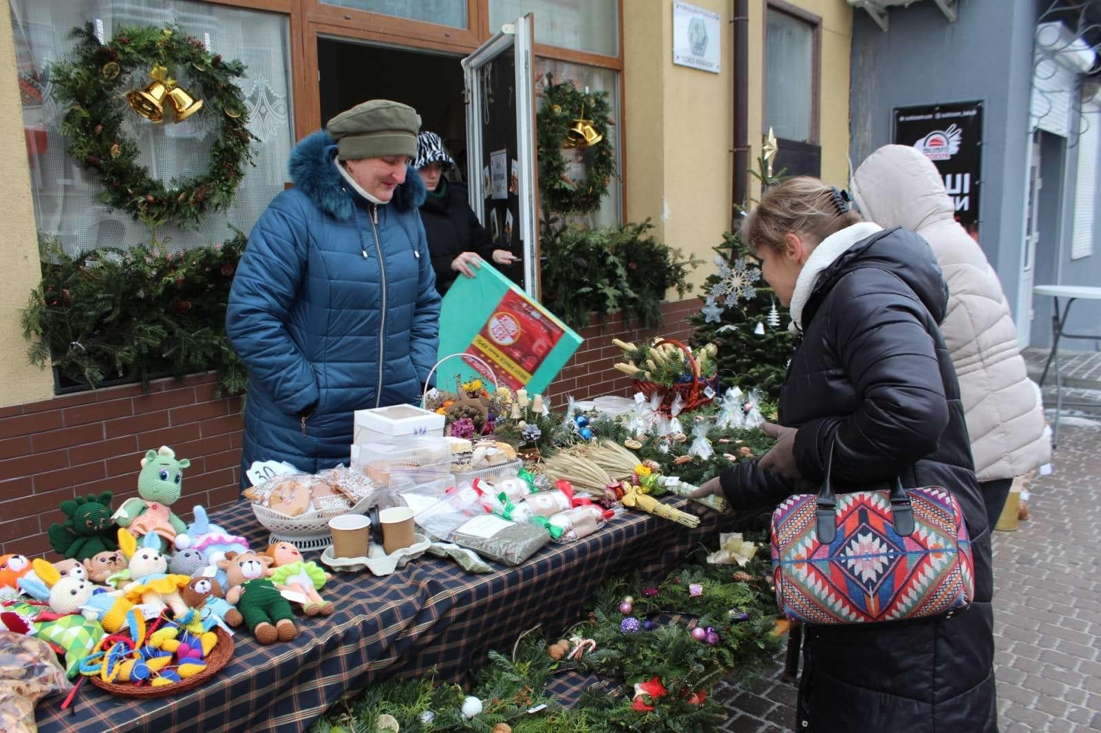 Благочинний ярмарок на підтримку ЗСУ у центрі Калуша