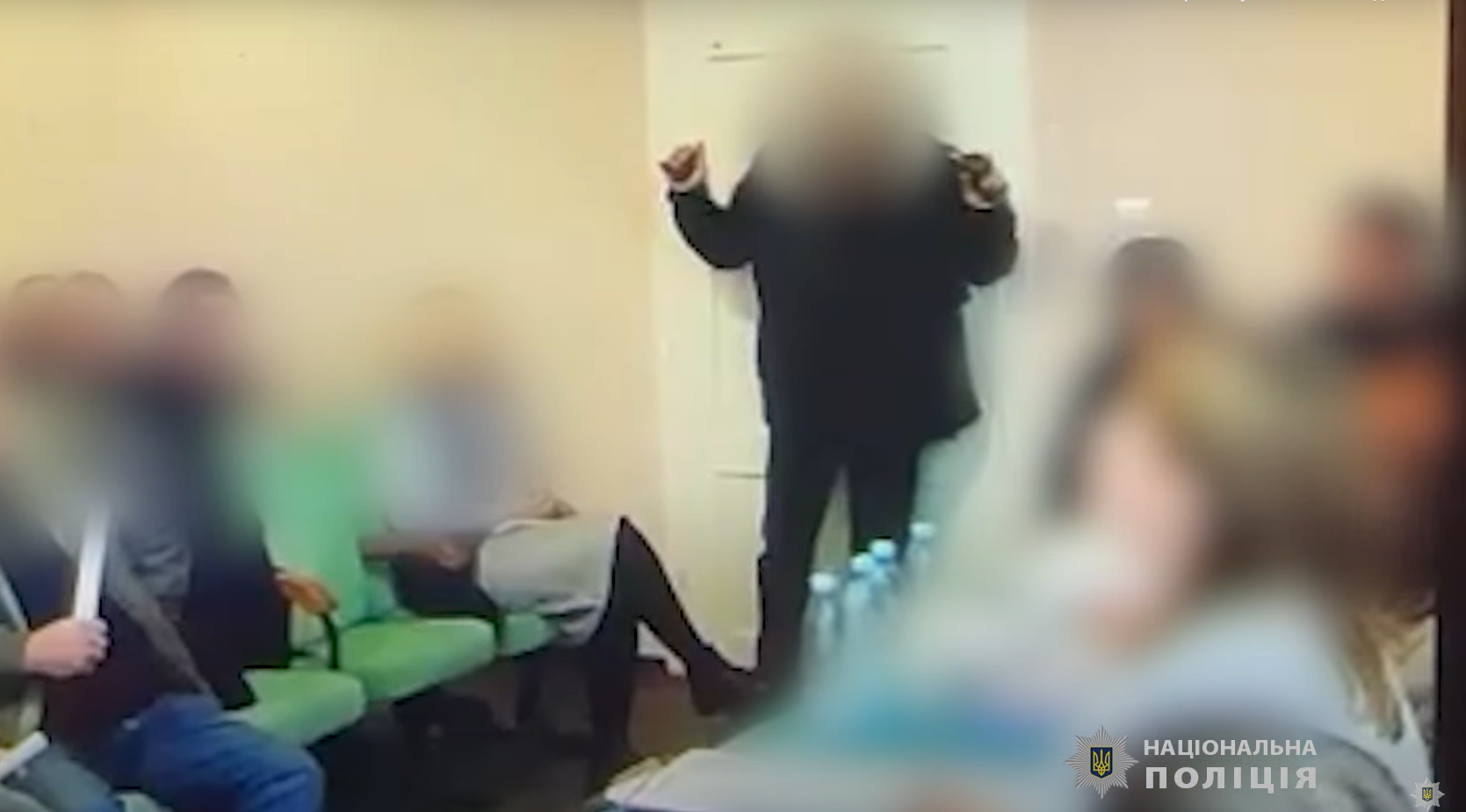На Закарпатті в будівлі Керецьківської сільської ради депутат підірвав гранати (ВІДЕО)