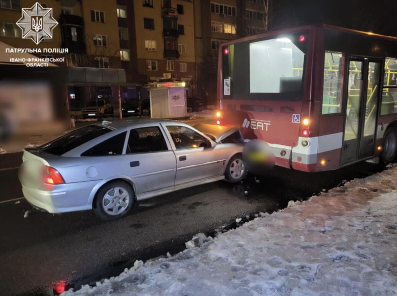 Патрульні складають три адмінматеріали на водія, який у стані сп'яніння викликав ДТП