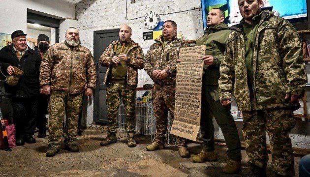 Святковий візит бійців 102 бригади: військові здивували мешканців Гуляйполя