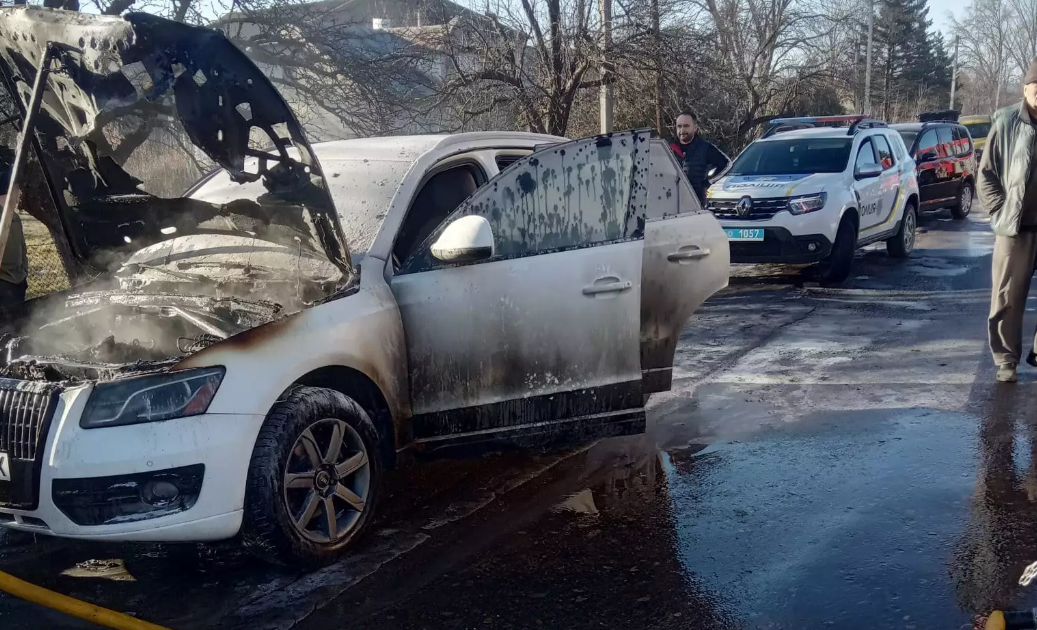 У Сопові загорілося авто, вогнеборці ліквідували пожежу