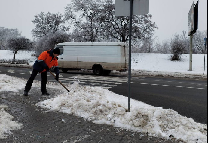 У Франківську штрафуватимуть за нерозчищені тротуари