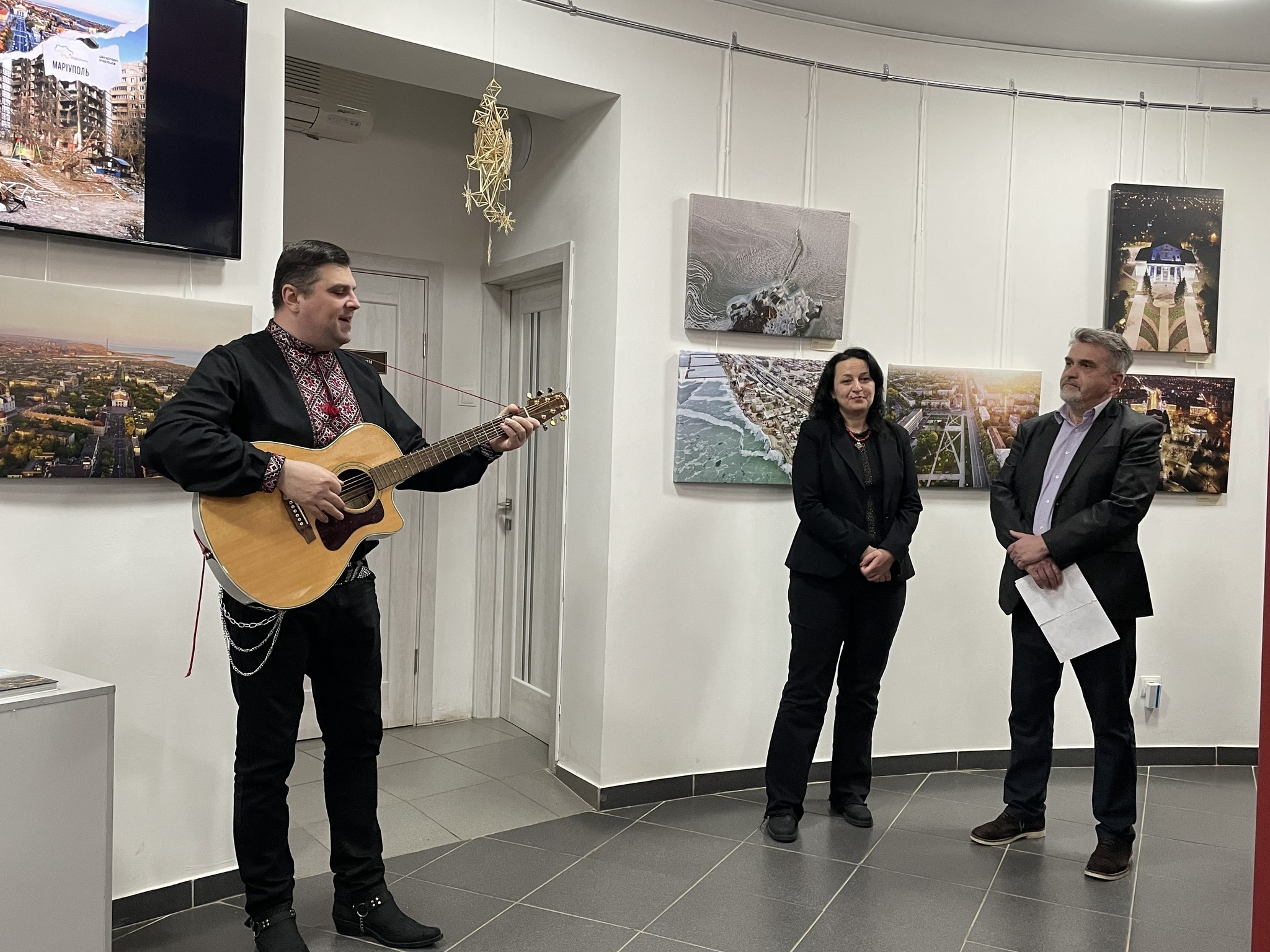 “Мій Маріуполь та світ довкола”: у Коломиї відкрили фотовиставку майора ЗСУ (ФОТО)