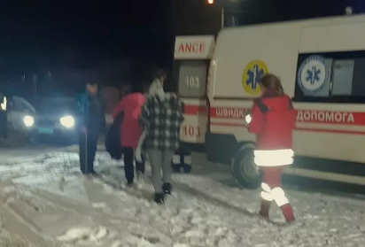 Під час пожежі в місті Калуш рятувальники врятували сім’ю з 4 осіб та їх собаку (ВІДЕО)