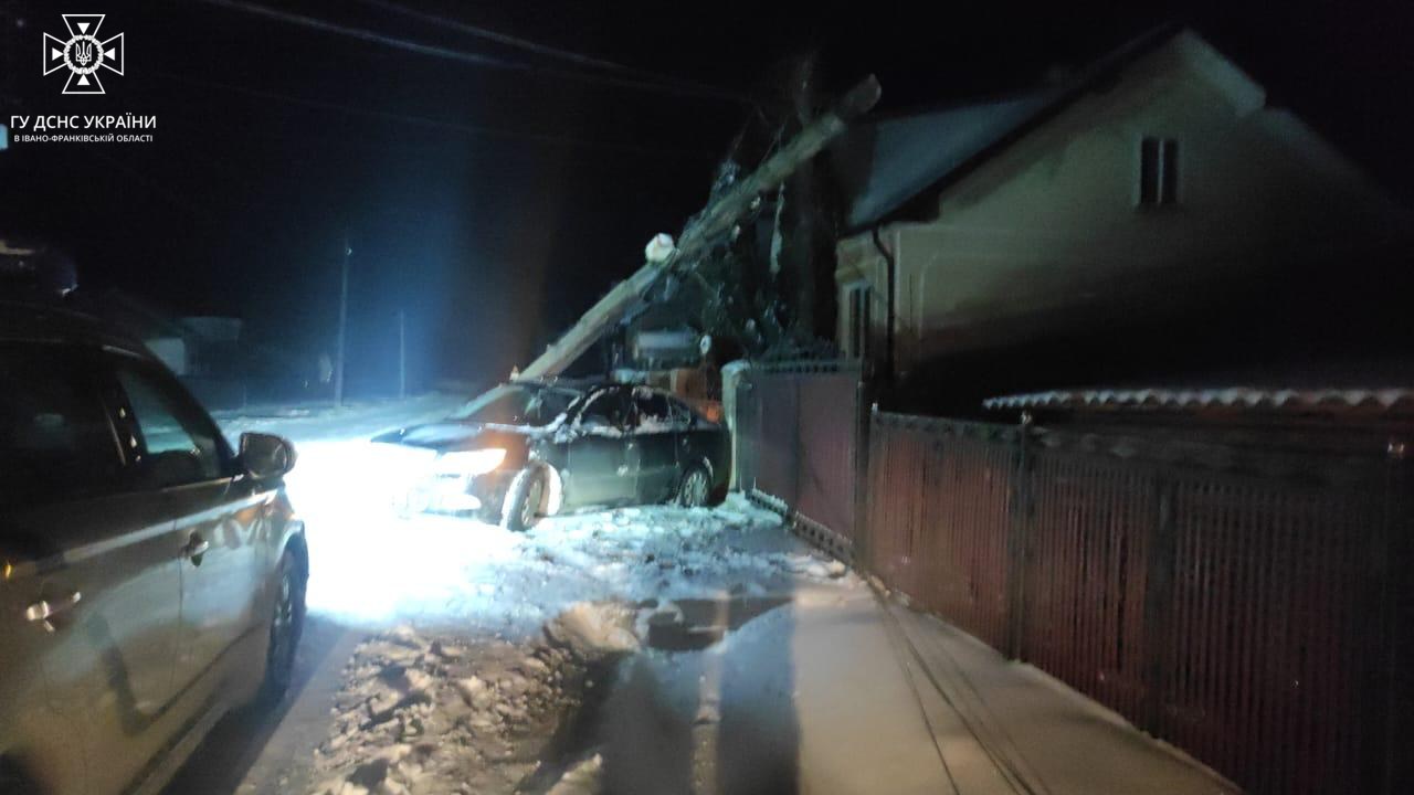 Рятувальники надали допомогу водіям через ускладнення погодних умов