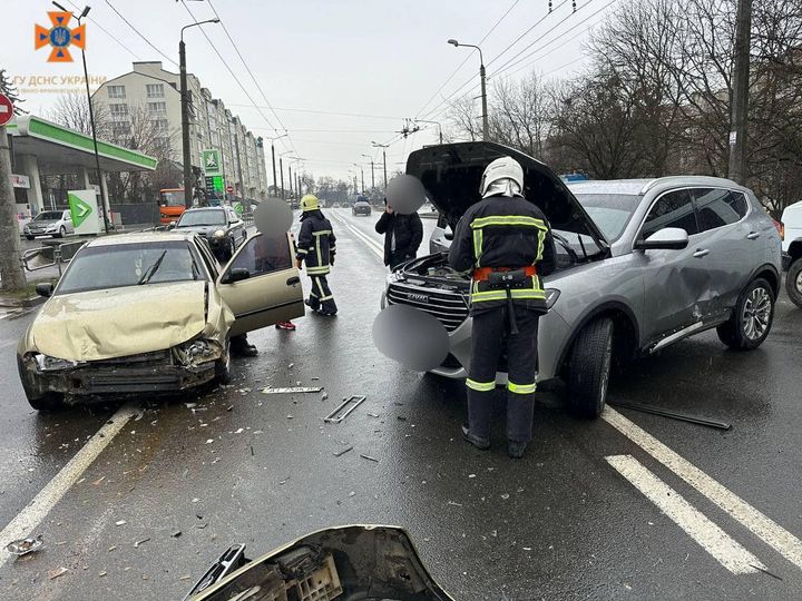 Рятувальники Івано-Франківська Деблокували постраждалого після ДТП