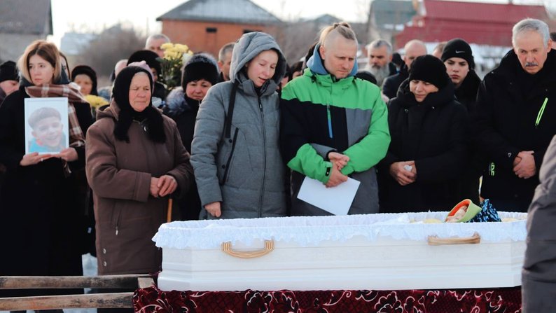 У Коломиї попрощалися з хлопчиком, який був у комі після видалення зубів (ФОТО)