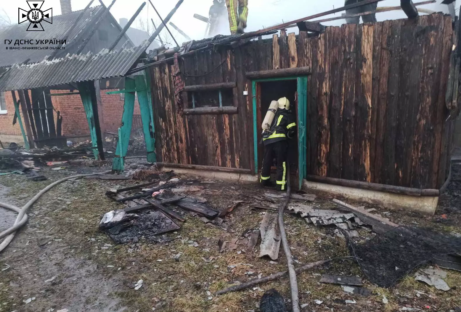На Надвірнянщині горів господарський комплекс