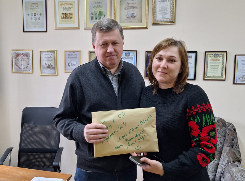 У Франківському ліцеї на розколяді зібрали кошти на автомобіль для ЗСУ
