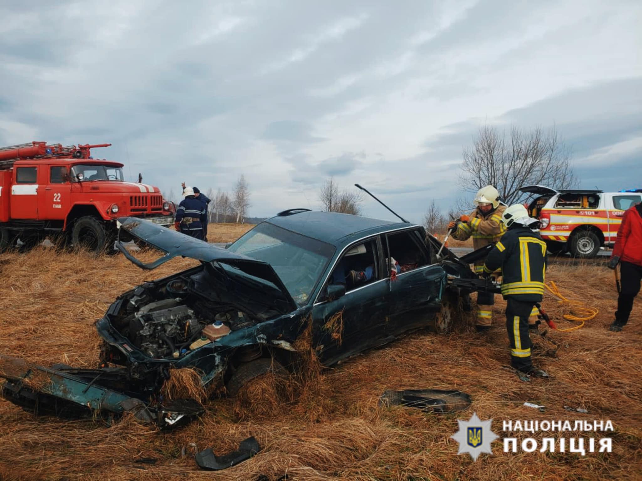 У ДТП на Прикарпатті загинув водій автомобіля, а пасажир отримав травми
