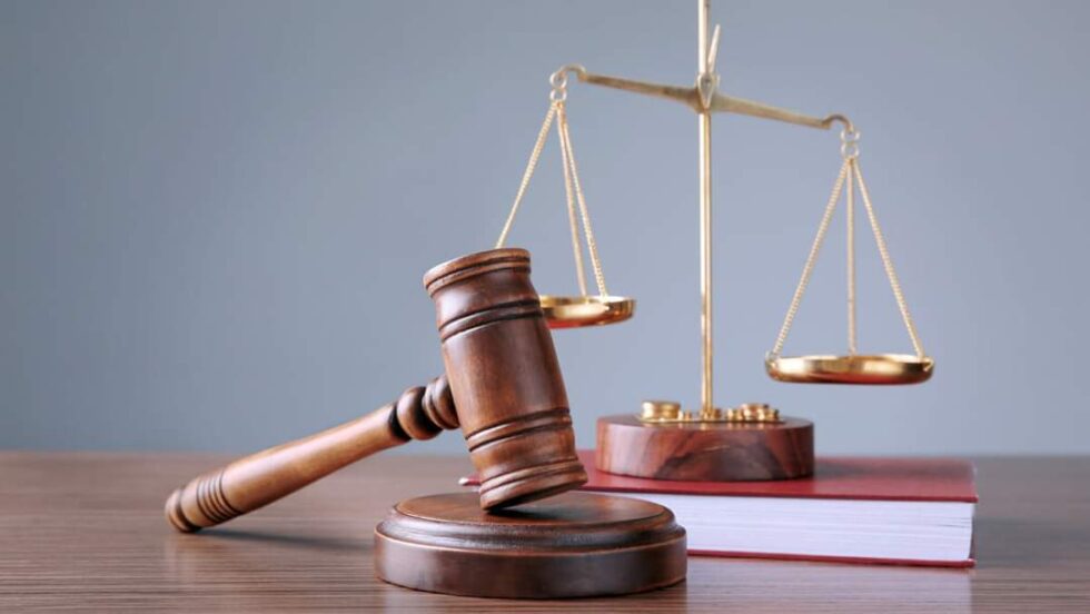 Суд оштрафував депутатку із Прикарпаття за побиття сусідки