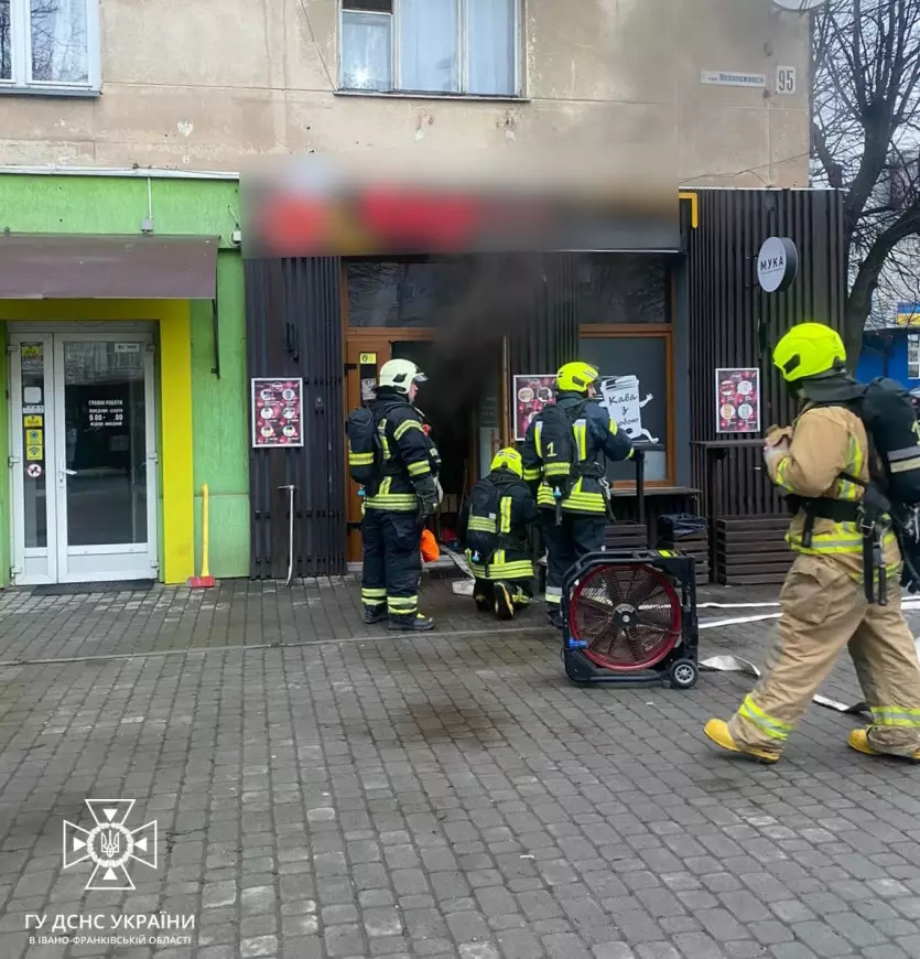 В Івано-Франківську горів продуктовий магазин