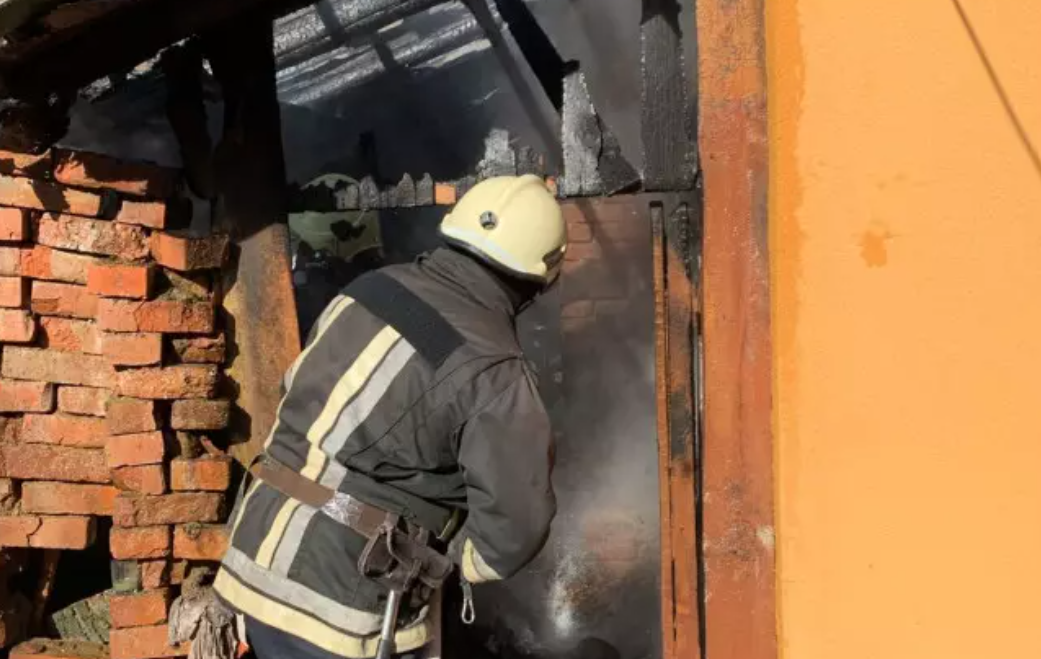 У Коломийському районі горіла дровітня