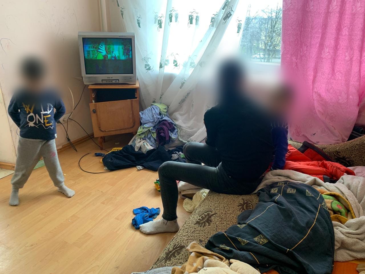 На Калущині вилучили двох дітей у батьків, які зловживали алкоголем
