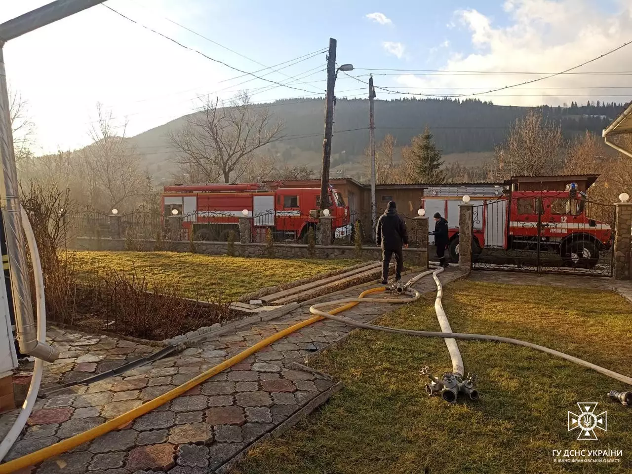 У Верховині на пожежі травмувався чоловік