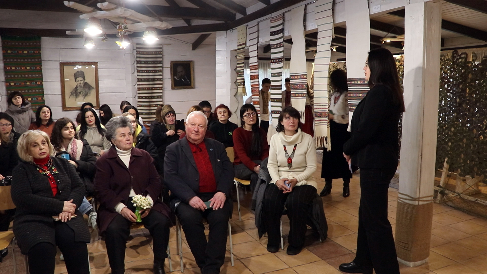 У Коломиї відкрилась виставка витканих віршів Шевченка (ВІДЕО)