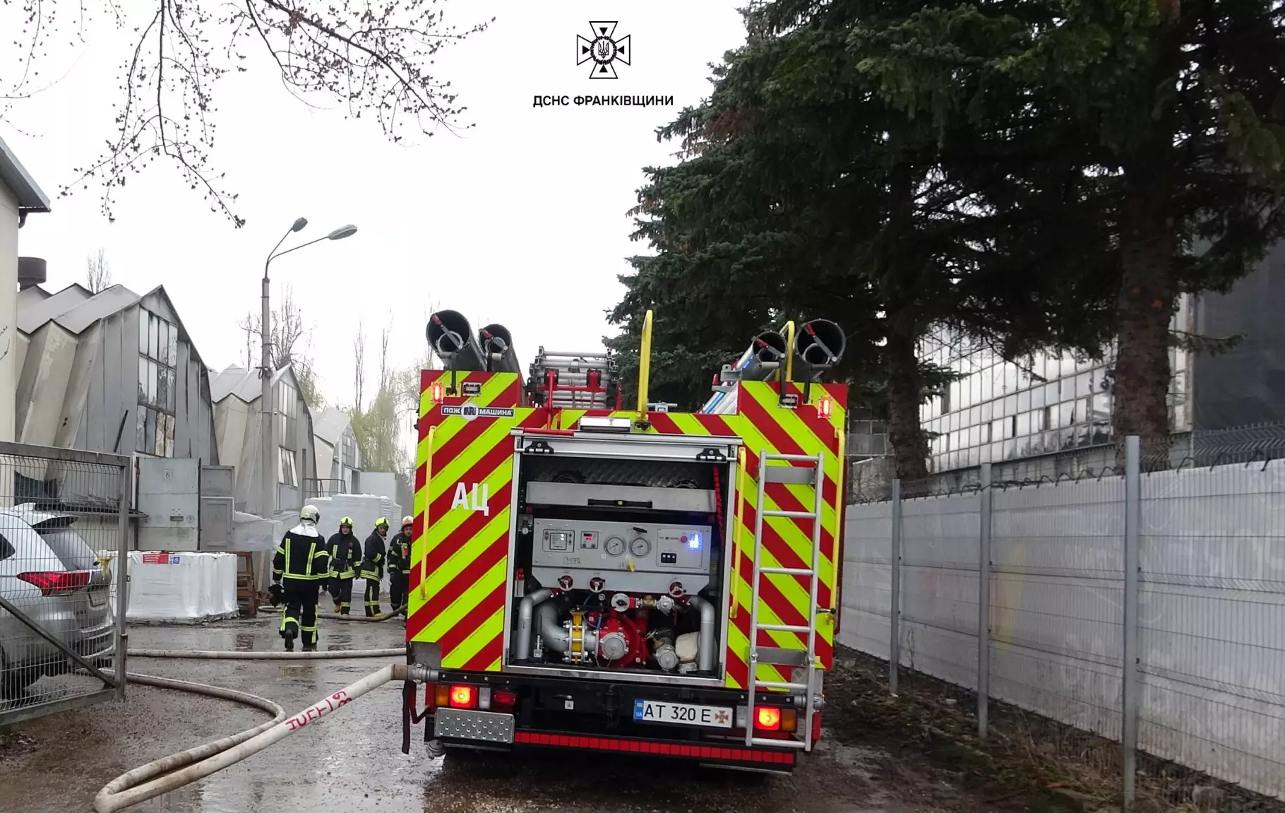 В Івано-Франківську ліквідували пожежу складського приміщення