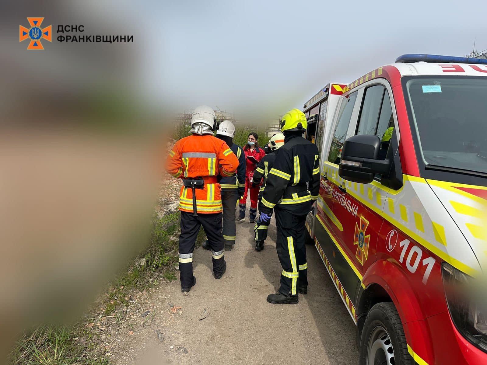 Рятувальники врятували чоловіка, затиснутого під металевими конструкціями