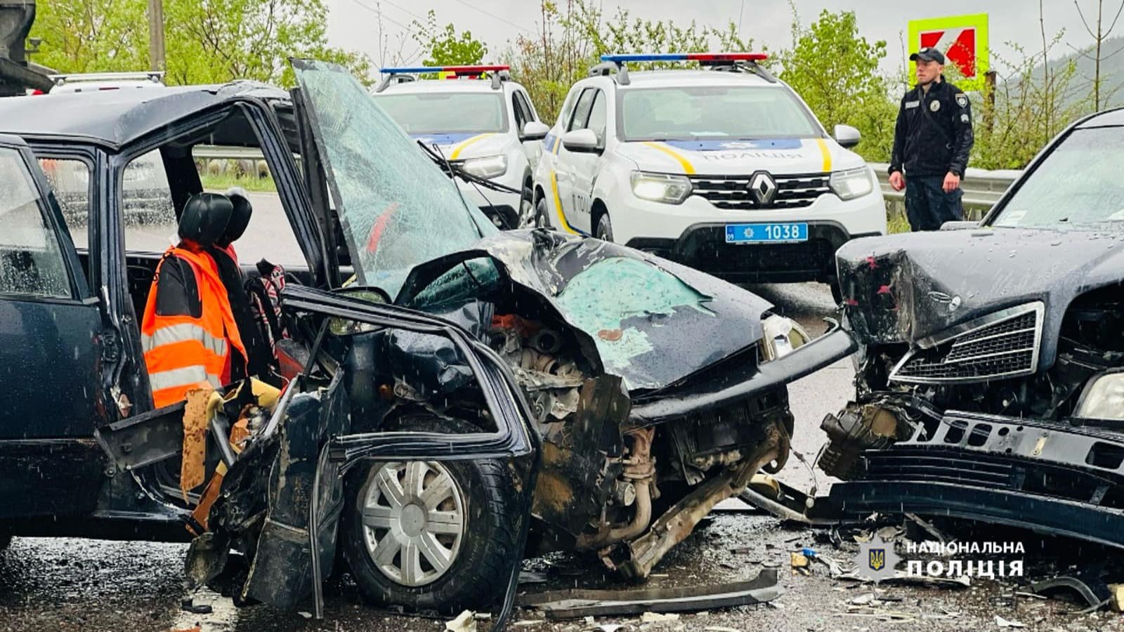 У автопригоді на Прикарпатті травмувались двоє пасажирів легковика