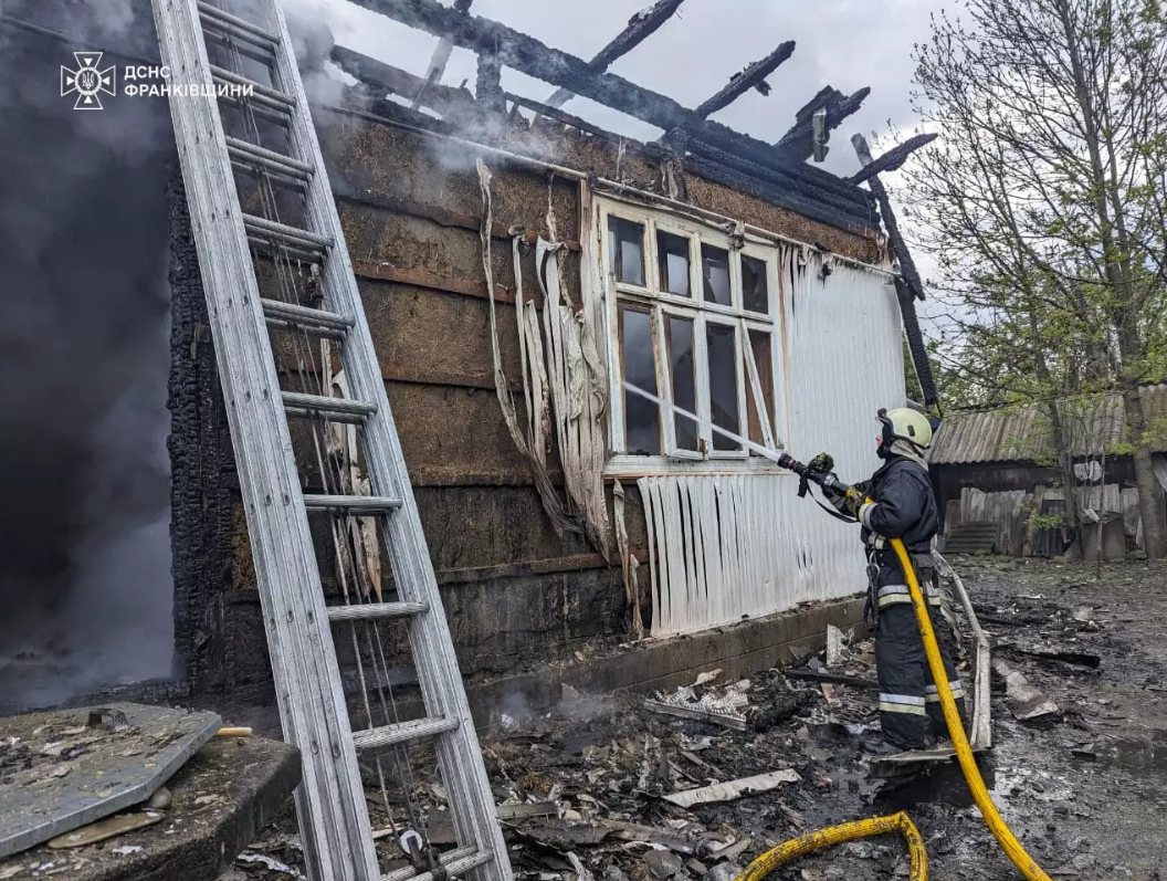 Вогнеборці ліквідували пожежі житлової та господарської будівлі у Снятинській ТГ та Богородчанській ТГ